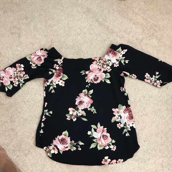 🌸 Floral print off the shoulder blouse 🌺 - Picture 6 of 6